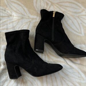 Black heeled boots